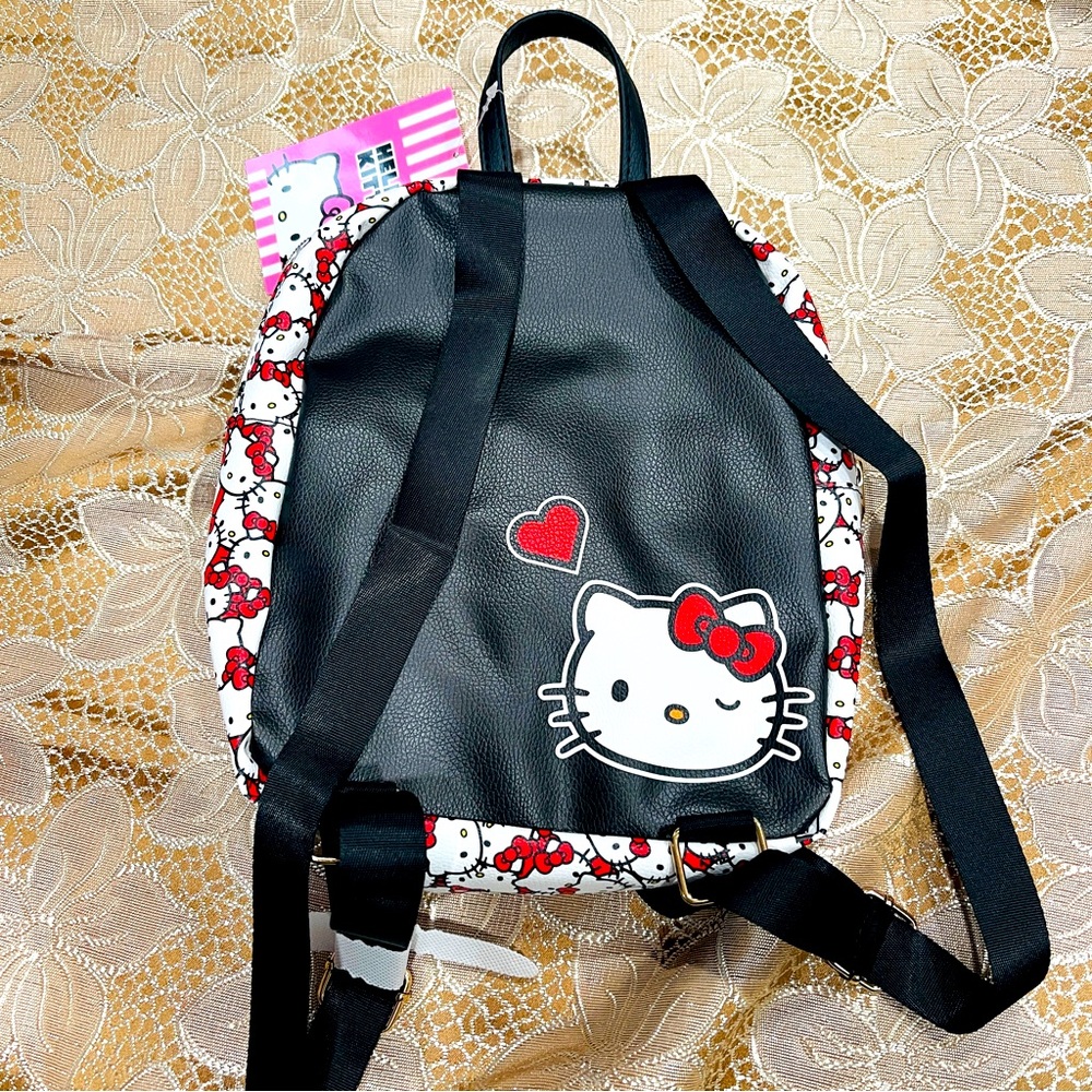 Hello kitty backpack - Picture 2 of 2